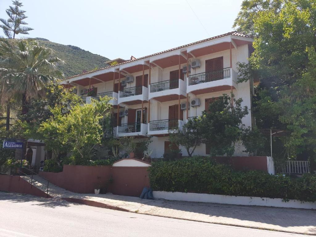 Alexandros B Hotel Nikiana Esterno foto