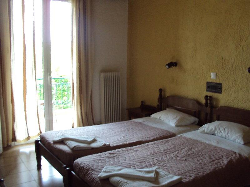 Alexandros B Hotel Nikiana Esterno foto