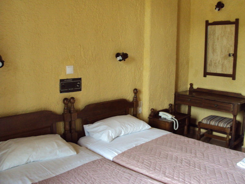 Alexandros B Hotel Nikiana Esterno foto